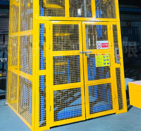 红岗货梯可以安装在室外吗